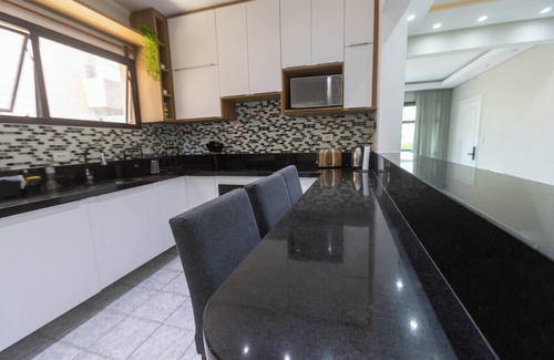 Canto do Forte Apartment | Apto com ar e WiFi a 200m da Praia Canto do Forte