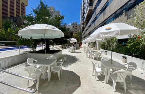 Pitangueiras Apartment | Apto com piscinas, sacada Gourmet, 2 gar, 50 mts da praia