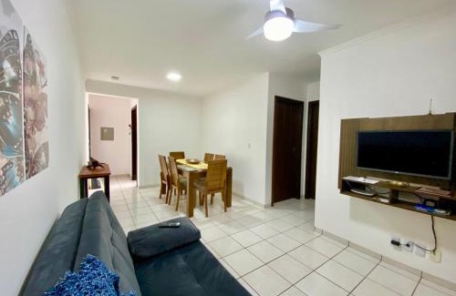 Centro Apartment | Apto no centro perto do Shopping com 2 Quartos de Casal ArCond WiFi Fibra HomeOffice e Garagem em Dourados