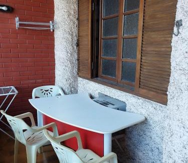 Centro de Vila Velha Apartment | Apto tipo Casa 10 com 2 quartos bem grande Praia da Costa Centro Ar Condicionado Internet Mobiliado Geladeira Fogao TV