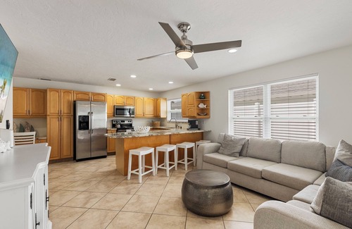 Naples Park House | Aqua Blue! Close to Beach! Heated Pool, Hammock