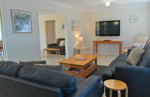 Preston Beach House | Aqua Blue Haven at Aldemor Preston Beach