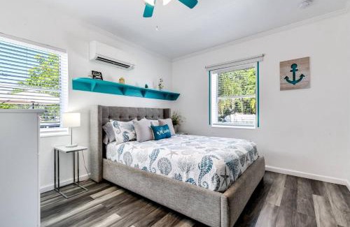 Royal Poinciana Apartment | Aqua Breeze Suite
