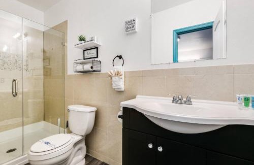 Royal Poinciana Apartment | Aqua Breeze Suite