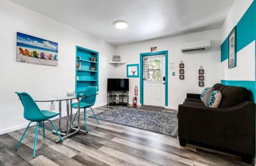 Royal Poinciana Apartment | Aqua Breeze Suite