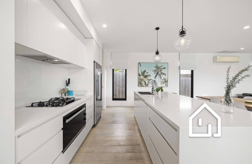 Blairgowrie House | Aqua Luna *1 NIGHT FREE* Stylish Retreat by Koonya Ocean Beach