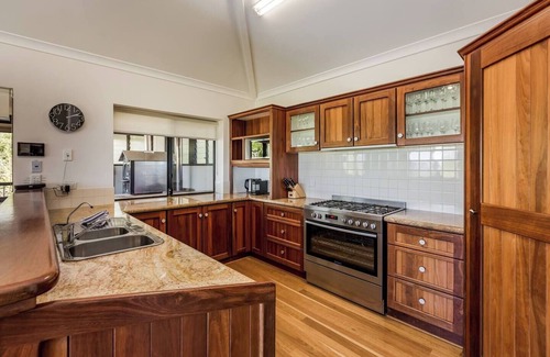 Dunsborough House | Aqua on Green Bikes Kayaks Ocean Views and More