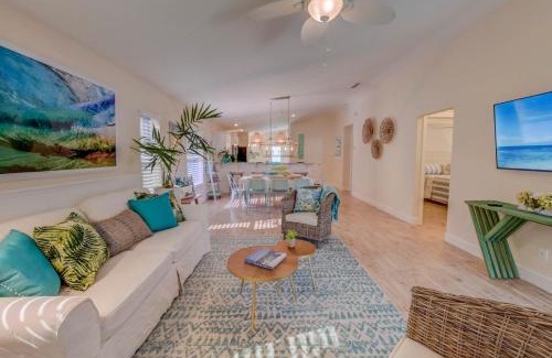 Palm Coast House | AQUA PEARL NEW Pool Home Perfect Beach Biking Hiking Boating Sleeps 8 - Includes Golf Cart
