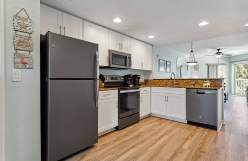 Treasure Island Condo | 🏝Aqua Sands: Beachfront 2 Bedroom Condo at Sunset Vistas in Treasure Island