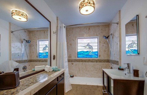 West Newport House | Aqua Sea Luxury Villa On The Harbor 2 Blks To Beach! W/Central Air/Boat 4 Rent