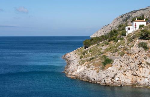 Hydra Apartment | Aqua Vista Apartments with private seafront