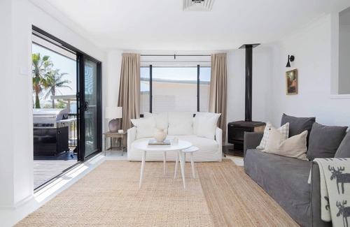 Macmasters Beach House | Aqua Vistas Coastal Gem with Serene Spa Experience