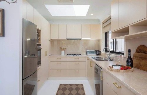 Macmasters Beach House | Aqua Vistas Coastal Gem with Serene Spa Experience