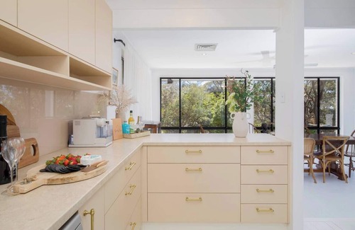Macmasters Beach House | Aqua Vistas Coastal Gem with Serene Spa Experience