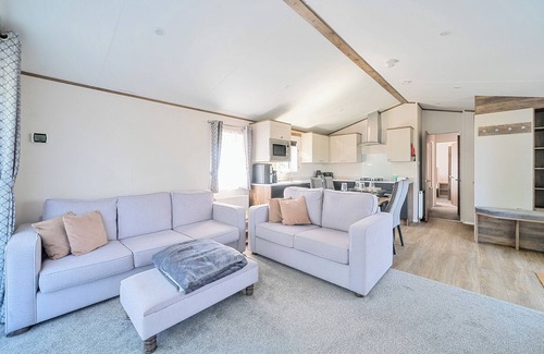 Great Houghton Cottage | AQUADROME ABODE - BILLING AQUADROME in Billing Aquadrome Holiday Park