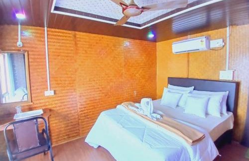 Khattalwada Boat Rental | Aquaholic - A Floating Villa
