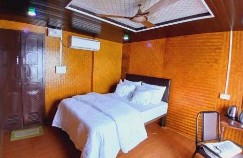Khattalwada Boat Rental | Aquaholic - A Floating Villa