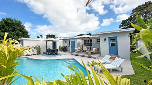 Edgewood Villa | AQUAMARIA HOME - complete duplex villa with saltwater pool, perfect for groups
