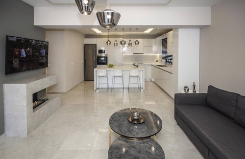 Stegna Apartment | Aquamarine Luxury Suite ground floor
