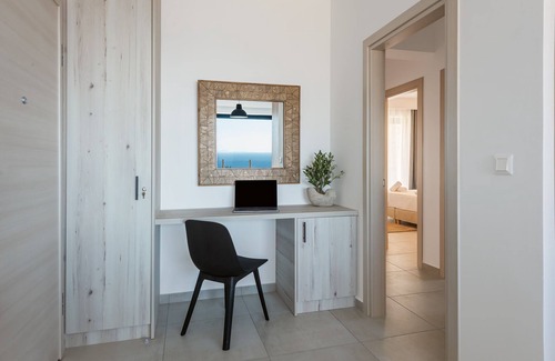 Petaloudes Apartment | Aquarama Pool Apts - Ioli
