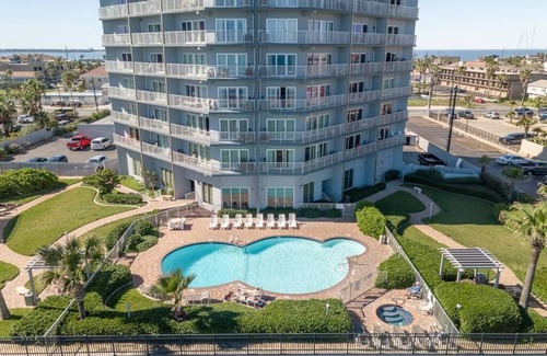 South Padre Island Condo | Aquarius 201 - Renovated 2 bed/1.5 Bath Beach Condo with bay view!