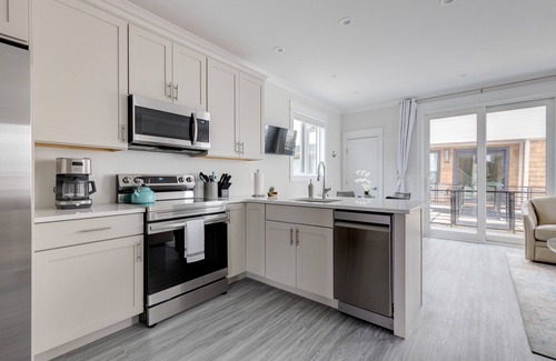 Downtown Wilmington Apartment | Aquatic @ The Cove Riverwalk Villas