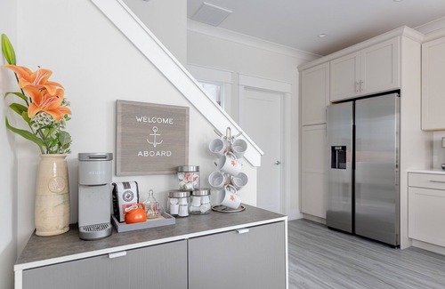 Downtown Wilmington Apartment | Aquatic @ The Cove Riverwalk Villas