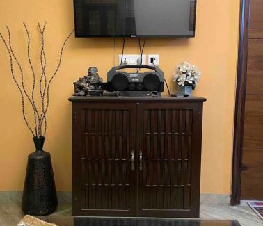 Delhi Apartment | Aquila Home 2 BHK South Delhi Near Ashram Metro