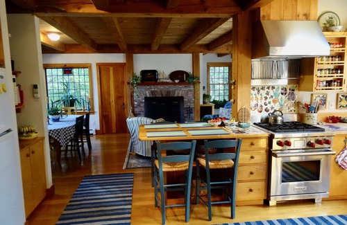Aquinnah House | Aquinnah Skye Ln:Private Custom Post & Beam,Walk to Beach,Water View,Central A/C