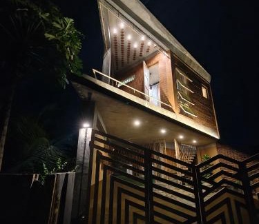 Balamurugan Nagar Villa | AR Lighthouse Bay Villa with Terrace Jacuzzi by Roscotel