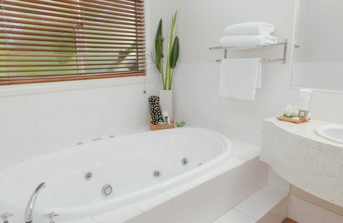 Wollongbar Hotel | Arabella Garden Inn Motel