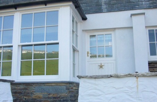 Port Isaac House | Arabia Cottage, Port Isaac. Sleeps 5 with parking. Pet friendly!