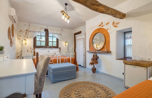 Bozcaada Hotel | Aral Tatil Ciftligi