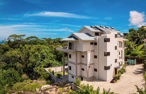 Mahe Island Apartment | Aran Apartments - Enfys: Modern, spacious apartment at Au Cap.