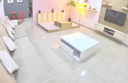 Kampung Ayer Meleleh House | Arang Homestay14pax 4room(BBQ)(Kbox)Near to Beach