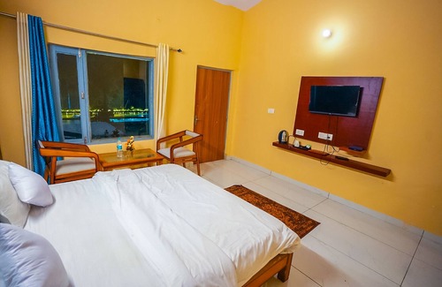 Bail Parao Hotel | Aranya Resort & Suites By Shivaneel