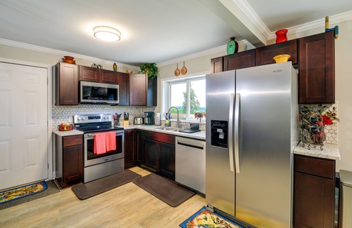 Ararat House | Ararat Home w/ Spacious Yard & Mountain Views!