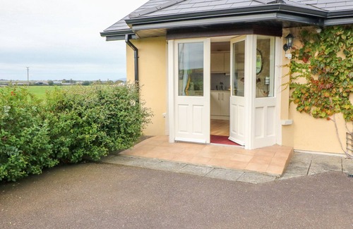 Abbeydorney Cottage | ARAS UI DHUILL, pet friendly in Abbeydorney, County Kerry