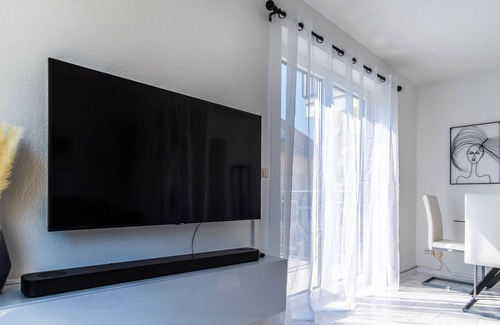 Großwiederitzsch Apartment | ♛Arbeitsplatz★Balkon★Tiefgarage★Nähe neue Messe♛