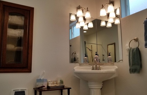 Clinton Cottage | Arbor Rouge Cottage - A Romantic Relaxing Get-a-way!