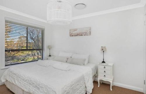 Bowral House | Arborea Country Holiday House catering for 14 to 16 guests In the heart of Bowral