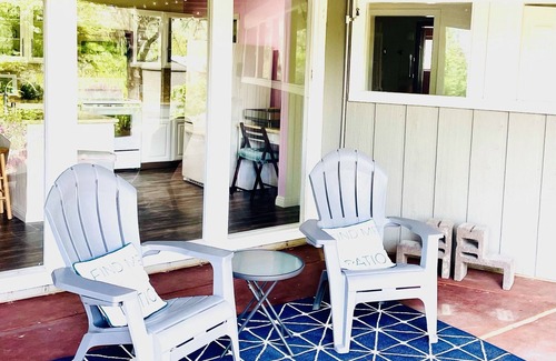 Sunset House | Arboretum 1BR Retreat - Walk to River Trail