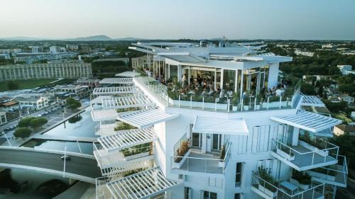 Port Marianne Apartment | Arbre Blanc, une folie montpelliéraine
