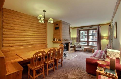 Arc-1950 Apartment | ARC 1950, Appartement 3 chambres Duplex Cheminée, 10 personnes
