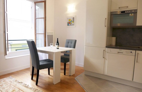 Ternes Apartment | “Arc de Triomphe” is just next door- Bright apt with elevator – 4 guests