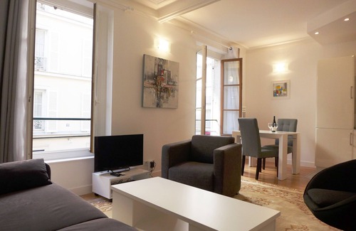 Ternes Apartment | “Arc de Triomphe” is just next door- Bright apt with elevator – 4 guests