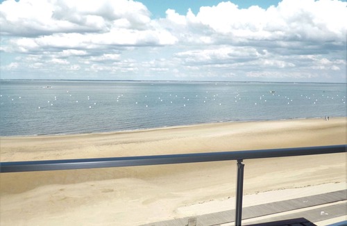 Arcachon Apartment | Arcachon - Renovated studio with large terrace, direct beach access, parking