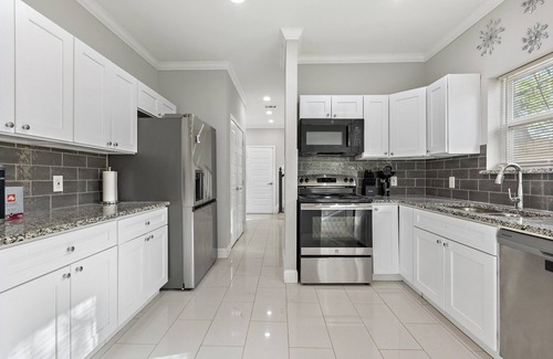 West Dallas House | Arcade games + Foosball Table + 10 mins to DT + Dart + 16+ People Luxury Retreat