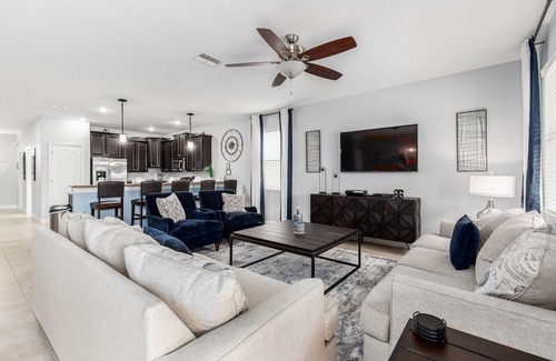 Davenport House | 🌟Arcade/Theater/Themed. 15 Mins to Disney, Amazing Luxury 8 Bdrm Pool Villa.🌟