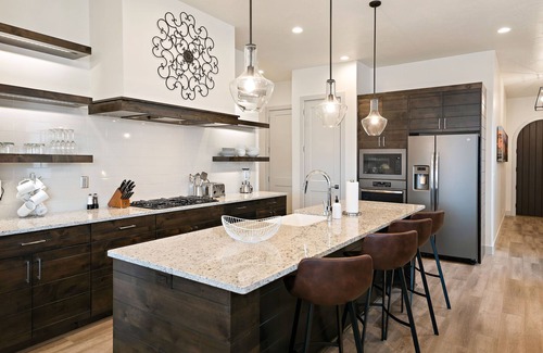 Santa Clara House | Arcadia 28 | Games * PRIVATE Hot Tub * Patio BBQ * Family Friendly